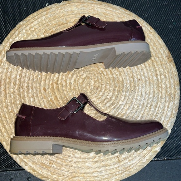 Clarks Patent Leather Academia Loafer Size 7.5 - Picture 12 of 12